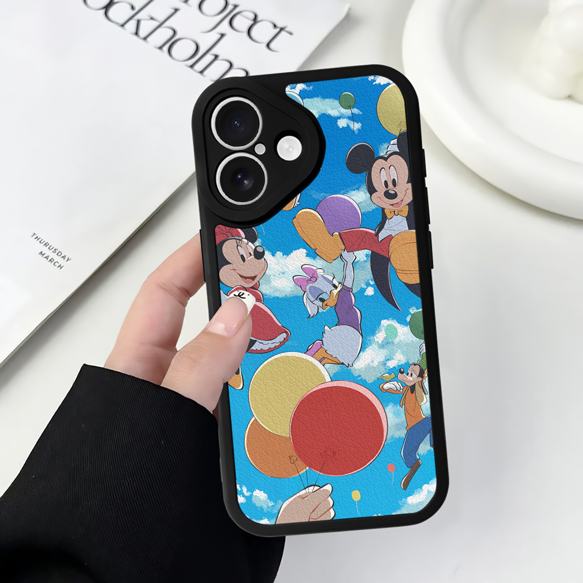 （画像用） ミッキーマウス Mickey Mouse 【iPhone 16シリーズ対応】シリコンスマホケース（レザー調） 材質：シリコン